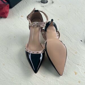 Black/Cream shoes gold studded, 2 inches